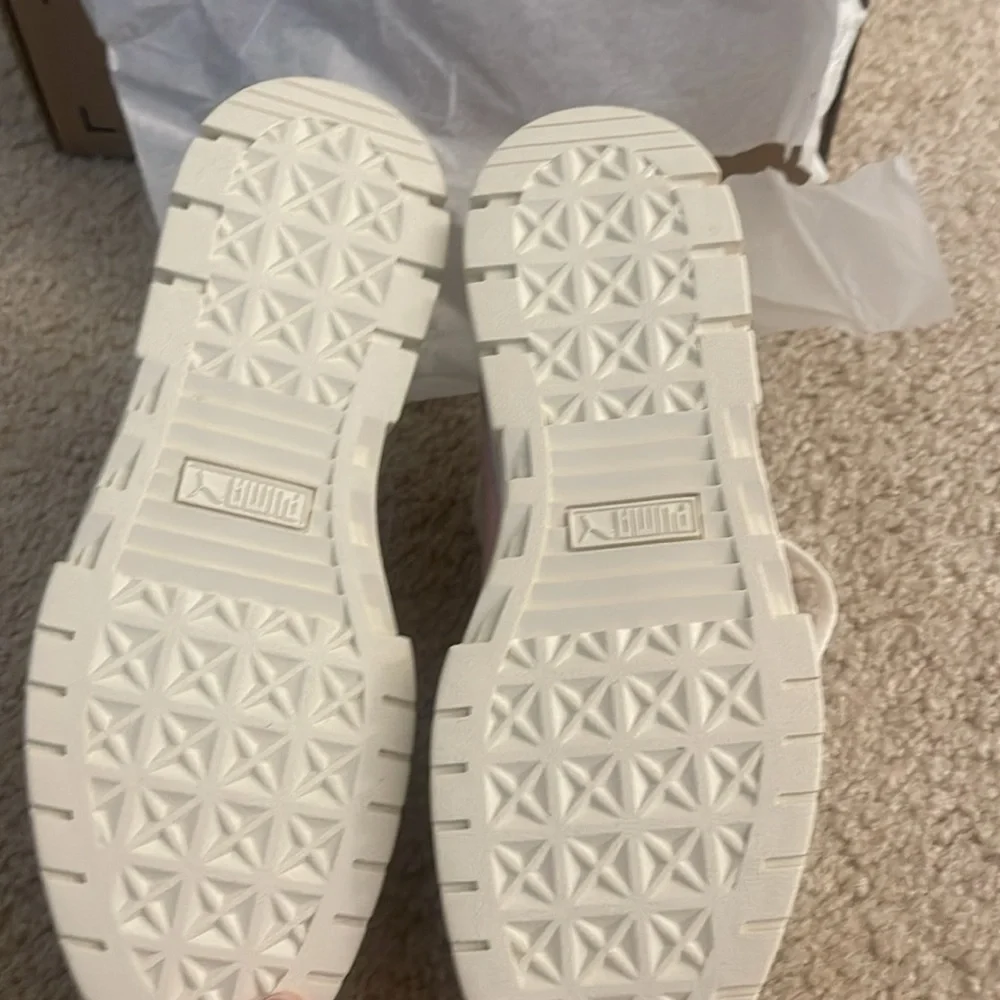 Puma platform Sneaker, size 9.5 (40.5 EU), white with light pink details - Picture 5 of 5